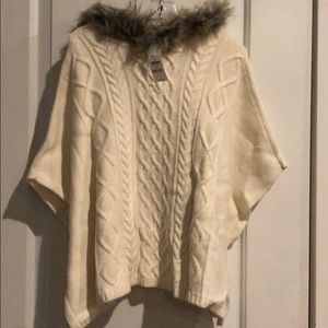New Gap cream poncho with faux fur trimmed hood